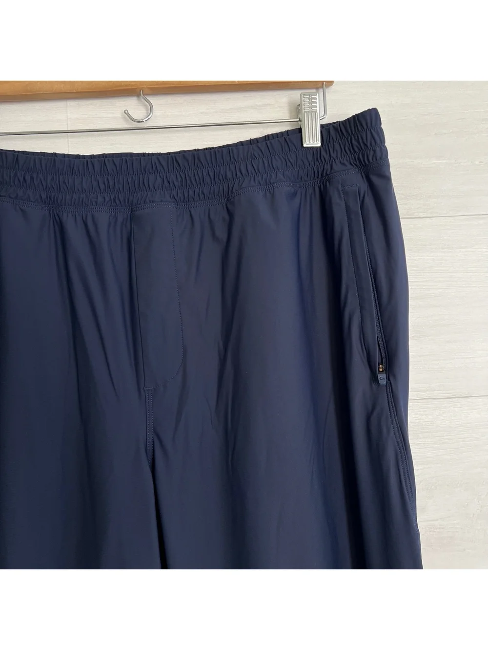 GapFit Men’s Navy Performance Jogger Pants XL Zip Pockets Mesh Panel